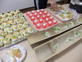 昼食 本日の昼食はバイキング!!