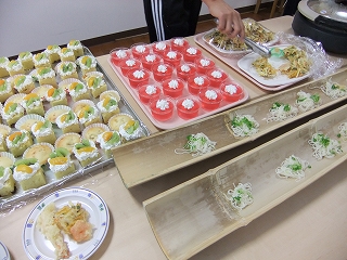 本日の昼食はバイキング！！